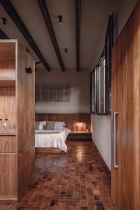 a bedroom with a bed in the middle of a room at Quinta Amores alojamiento in San Miguel de Allende