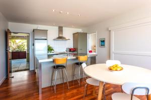 Gallery image of The Sands - Apartment 26 - Stay Waiheke in Onetangi