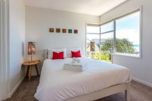Gallery image of The Sands - Apartment 26 - Stay Waiheke in Onetangi
