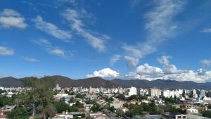 En generel udsigt til bjerge eller udsigt til bjerge taget fra lejligheden