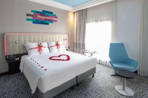 Postel nebo postele na pokoji v ubytování Park Inn by Radisson Makkah Al Naseem