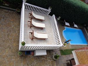 Bazén v ubytování Apartments Butinar Pri Kapitanu nebo v jeho okolí