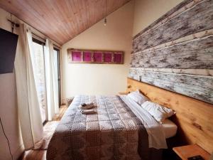 a bedroom with a bed and a wooden wall at Hotel Nativo in Santiago