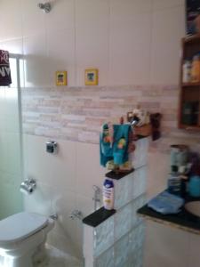a bathroom with a shower and a toilet in it at Apartamento Piúma in Piúma +32 photos