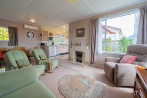 O zonă de relaxare la Rustlein Cottage - Te Anau Holiday Home