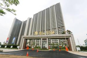 een groot gebouw met oranje kegels ervoor bij NOCHE - 2 bedroom Skyhouse Apartment BSD in Tangerang