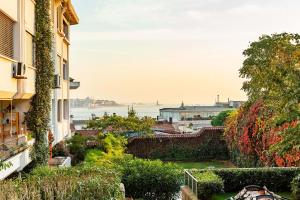 Galeriebild der Unterkunft with Fascinating Bosphorus View in Besiktas in Istanbul