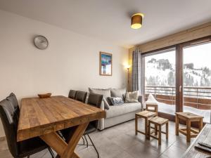 a living room with a wooden table and a couch at Appartement La Plagne, 3 pièces, 6 personnes - FR-1-351-93 in La Plagne