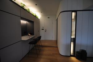 En TV eller et underholdningssystem på Athinaion Recreation Suites