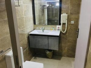 Ένα μπάνιο στο BW Starfire Hotel