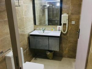 Ένα μπάνιο στο BW Starfire Hotel
