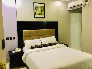 Ένα ή περισσότερα κρεβάτια σε δωμάτιο στο BW Starfire Hotel