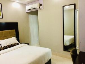 Ένα ή περισσότερα κρεβάτια σε δωμάτιο στο BW Starfire Hotel