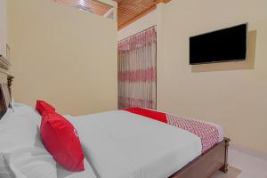 Кровать или кровати в номере OYO 90526 New Bunga Sonsang Homestay Syariah