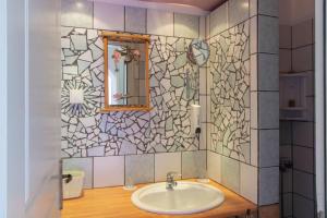 Koupelna v ubytování Pagali Hotel + 37 fotografií