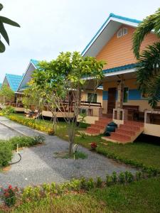 Gallery image of Sangtong Beach Resort in Laem Sing