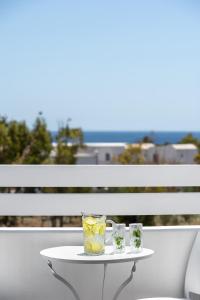 Rivari Santorini Hotel italokat is kínál