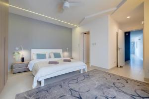 Voodi või voodid majutusasutuse Stunning Apartment in a Central Location with Views toas