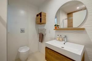 Vannituba majutusasutuses Stunning Apartment in a Central Location with Views