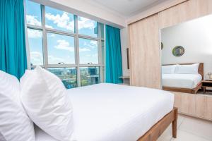 Een bed of bedden in een kamer bij Skynest Residences by CityBlue, Nairobi