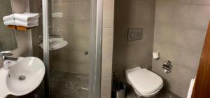 Ein Badezimmer in der Unterkunft Jura Hotels Kervansaray Uludag