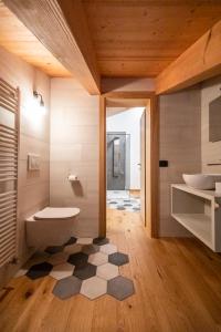 a bathroom with a toilet and a sink at CASA VACANZE RANUNCOLO 6 in Sùtrio +22 photos