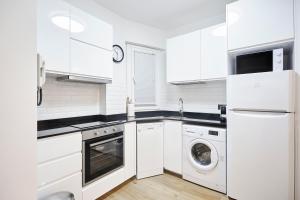 Kuchyňa alebo kuchynka v ubytovaní Izpizua Apartment + 22 fotografií