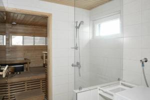Et badeværelse på Tahko SPA Luxury Suite Orange B5 with Mountain View