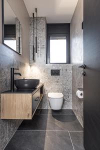 Ένα μπάνιο στο Perfect Lodgings Panorama Hart +20 φωτογραφίες