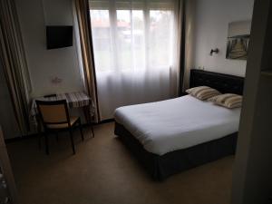 Postel nebo postele na pokoji v ubytování Auberge Les Mufliers - Hôtel Les Forges
