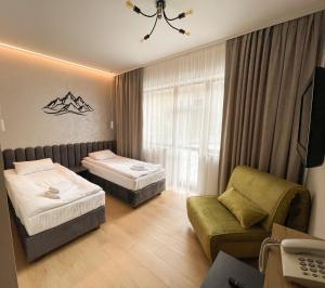 Postel nebo postele na pokoji v ubytování Hotel Skilandhouse + 37 fotografií