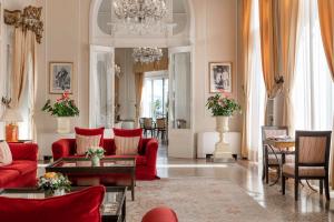 Grand Hotel Rimini的休息区