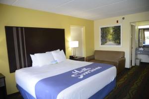 Gallery image of Days Inn by Wyndham Kodak/Sevierville Intrstate SmokeyMntns in Kodak +21 photos