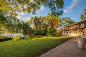 Zahrada ubytování Chobe Safari Lodges