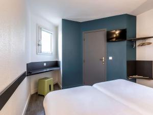 Postel nebo postele na pokoji v ubytování Ibis Budget Lyon Est Saint Quentin Fallavier