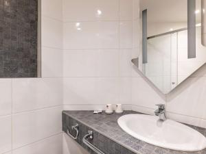 Koupelna v ubytování Ibis Budget Lyon Est Saint Quentin Fallavier + 37 fotografií
