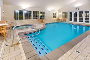 The swimming pool at or close to La Quinta Inn by Wyndham Missoula