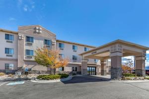 a hotel with a parking lot in front of it at Comfort Inn Evansville-Casper in Evansville