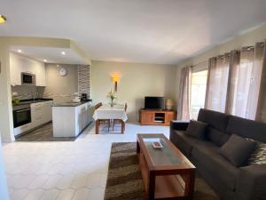 a living room with a couch and a kitchen at Benal Beach Rentals in Benalmádena