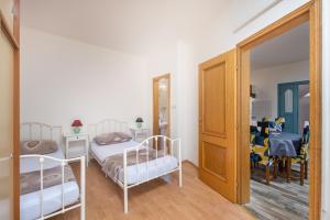 Postel nebo postele na pokoji v ubytování Apartments Lapida