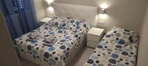 A bed or beds in a room at Relax in Puerto del Carmen Még 16 kép