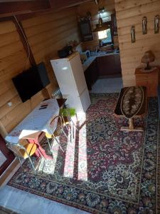 Telewizja i/lub zestaw kina domowego w obiekcie Mroczkówka
