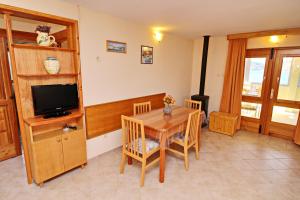 TV a/nebo společenská místnost v ubytování Holiday Home Katica