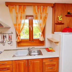Kuchyň nebo kuchyňský kout v ubytování Holiday Home Katica