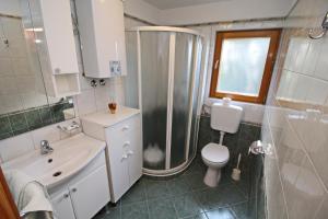 Koupelna v ubytování Holiday Home Katica
