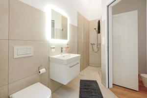 Koupelna v ubytování Hotel Profis + 24 fotografií