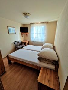Postel nebo postele na pokoji v ubytování Penzion Lucs + 37 fotografií