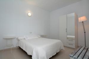 A bed or beds in a room at Apartment Shanti Lara sea views Punta Mujeres by PVL