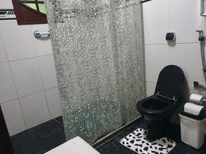 Bilik mandi di Casa acomodação em Araruama