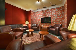 A seating area at Marrol's Boutique Hotel